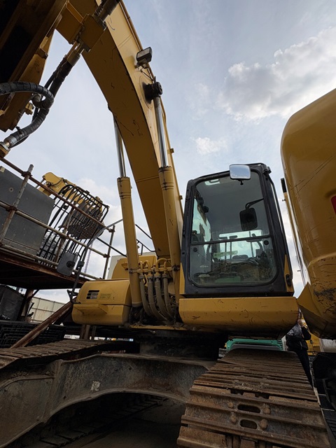 中古ﾄﾗｯｸ･商用車･建機/重機･乗用車買取します! 東大阪市のｱｲｹｲｱｰﾙ株式会社へ!! ｳﾞｫｸｼｰやﾕﾝﾎﾞPC-200も買取査定!!